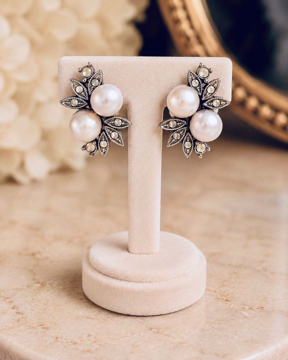 Vintage 1950s/60s Faux Pearl & Rhinestone Leaf Cluster Clip-On Earrings